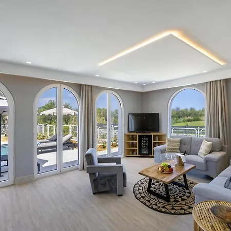 Anemos Luxury Grand מלון